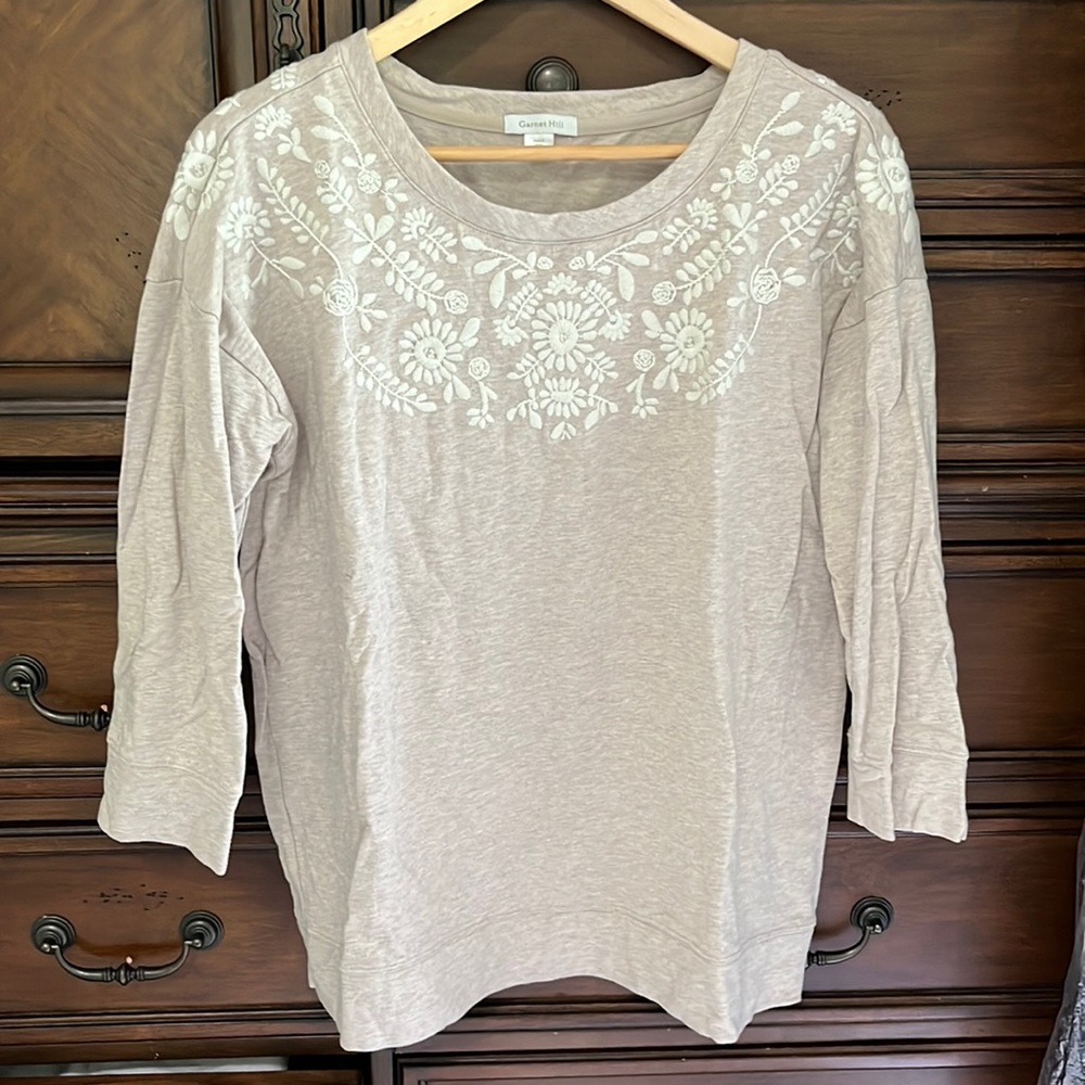 Garnet Hill tan sweatshirt w/ floral embroidery - Sz L